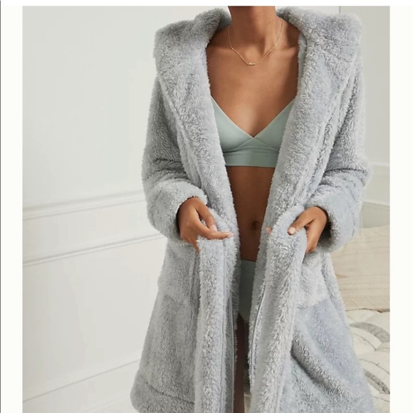 Extremely Soft & Cuddle Pretty Light_Grey Robe with Hoodie & Belt “Wake Up” - Picture 7 of 15
